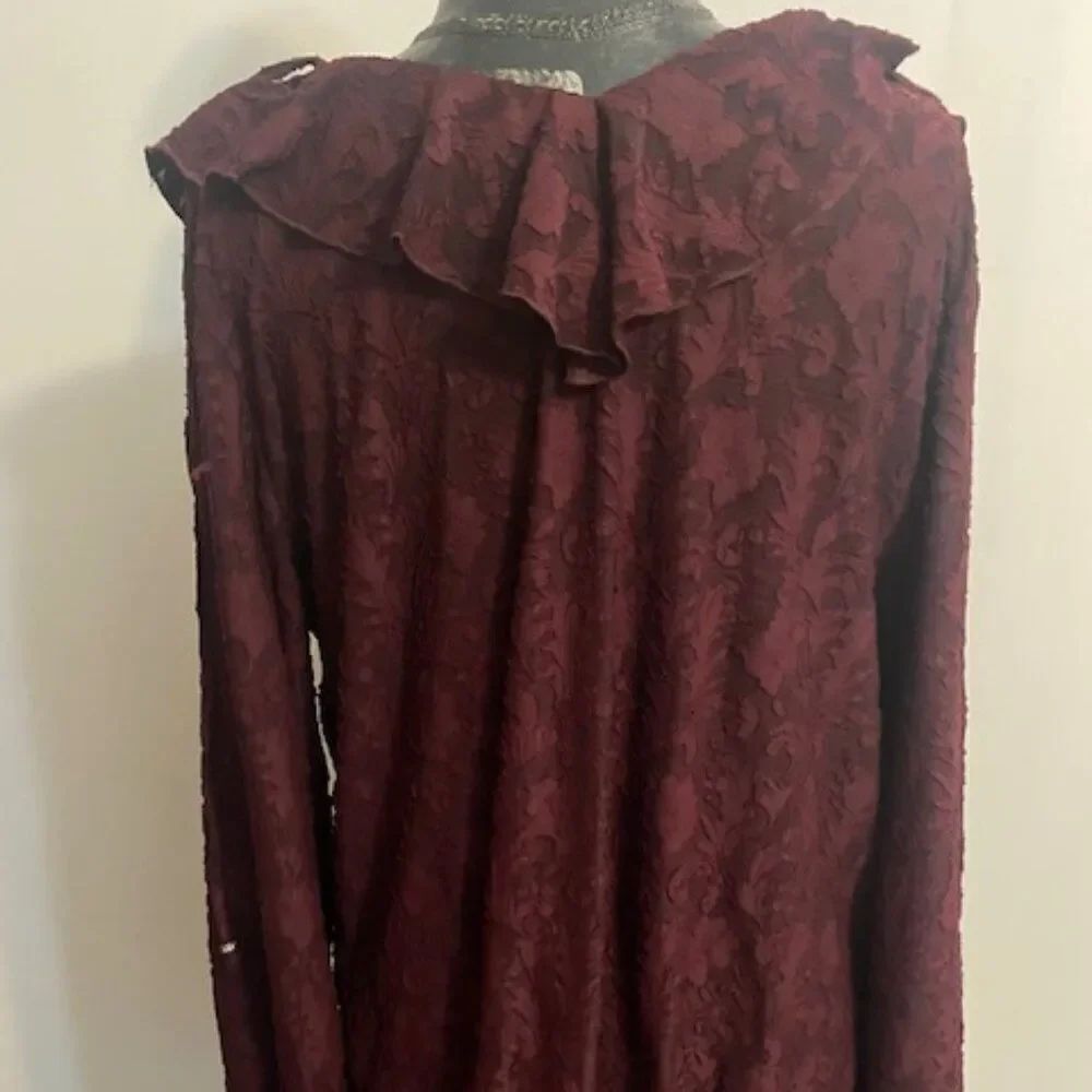 Susan Graver Burgundy Ruffle Lace top, size XL - Picture 2 of 4
